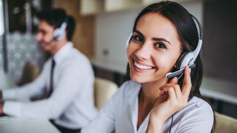 Frau mit Headset